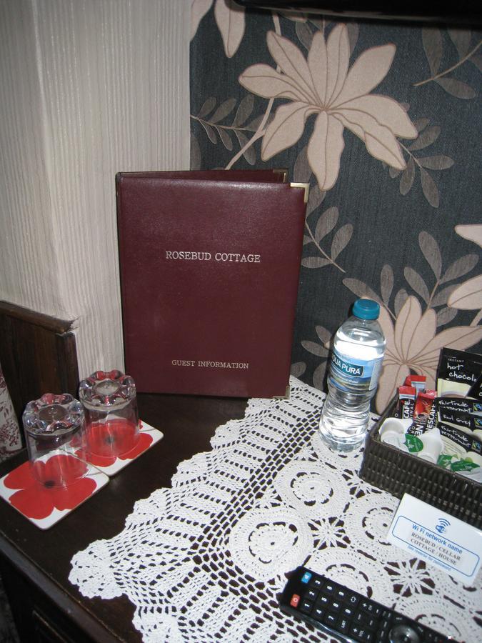 Rosebud Cottage Guest House ฮาเวิร์ท ภายนอก รูปภาพ