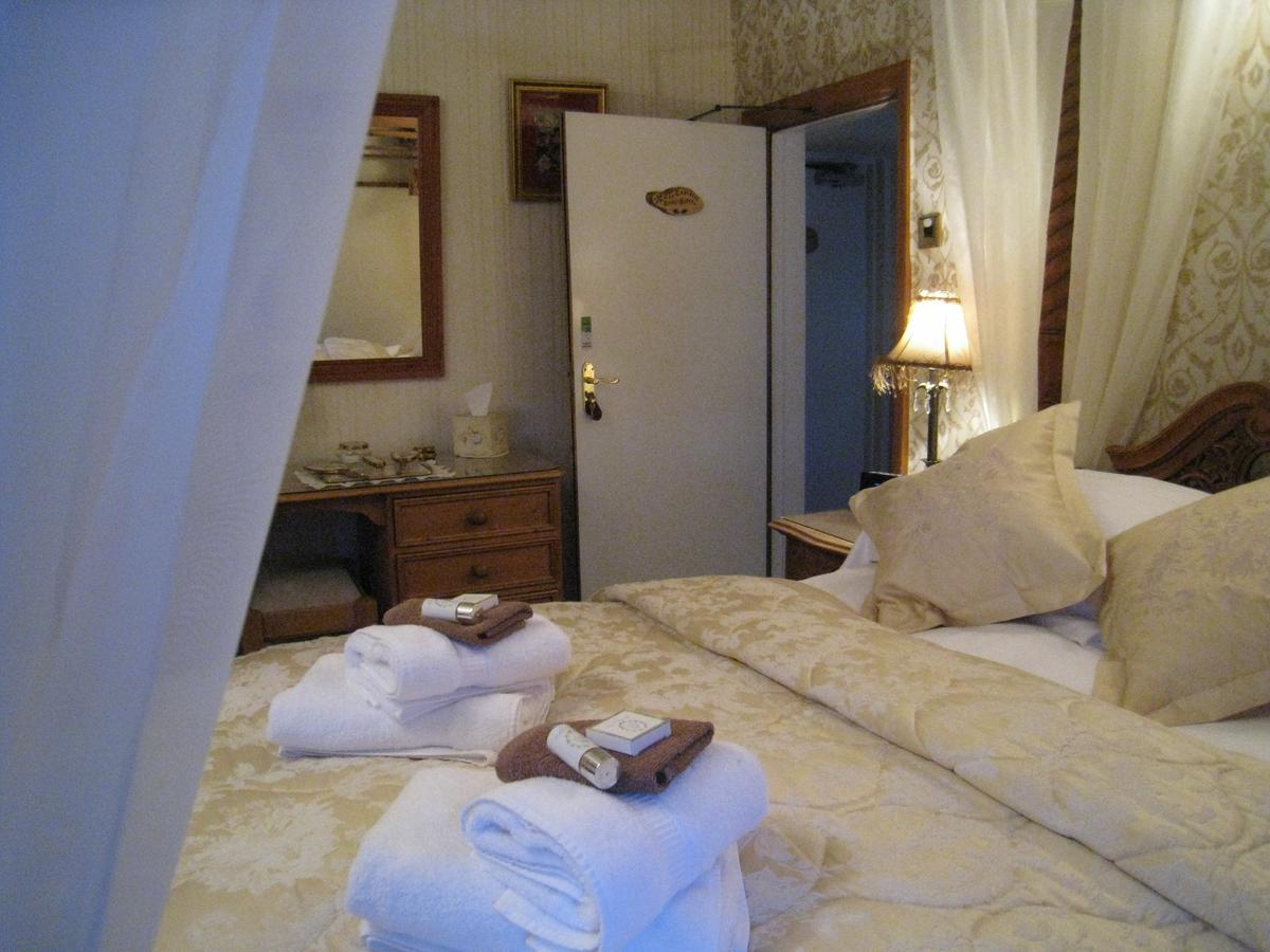 Rosebud Cottage Guest House ฮาเวิร์ท ภายนอก รูปภาพ